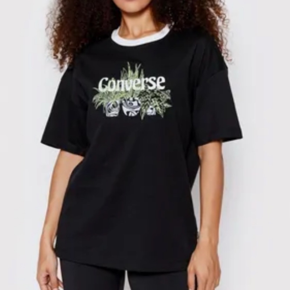 ✨HP✨converse embroidered floral tshirt